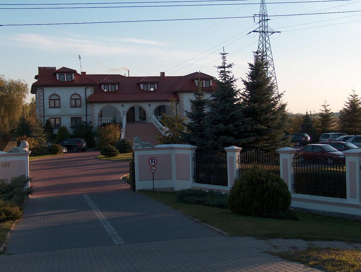 Pod Lwami Hotel Błonie Eksteriør billede