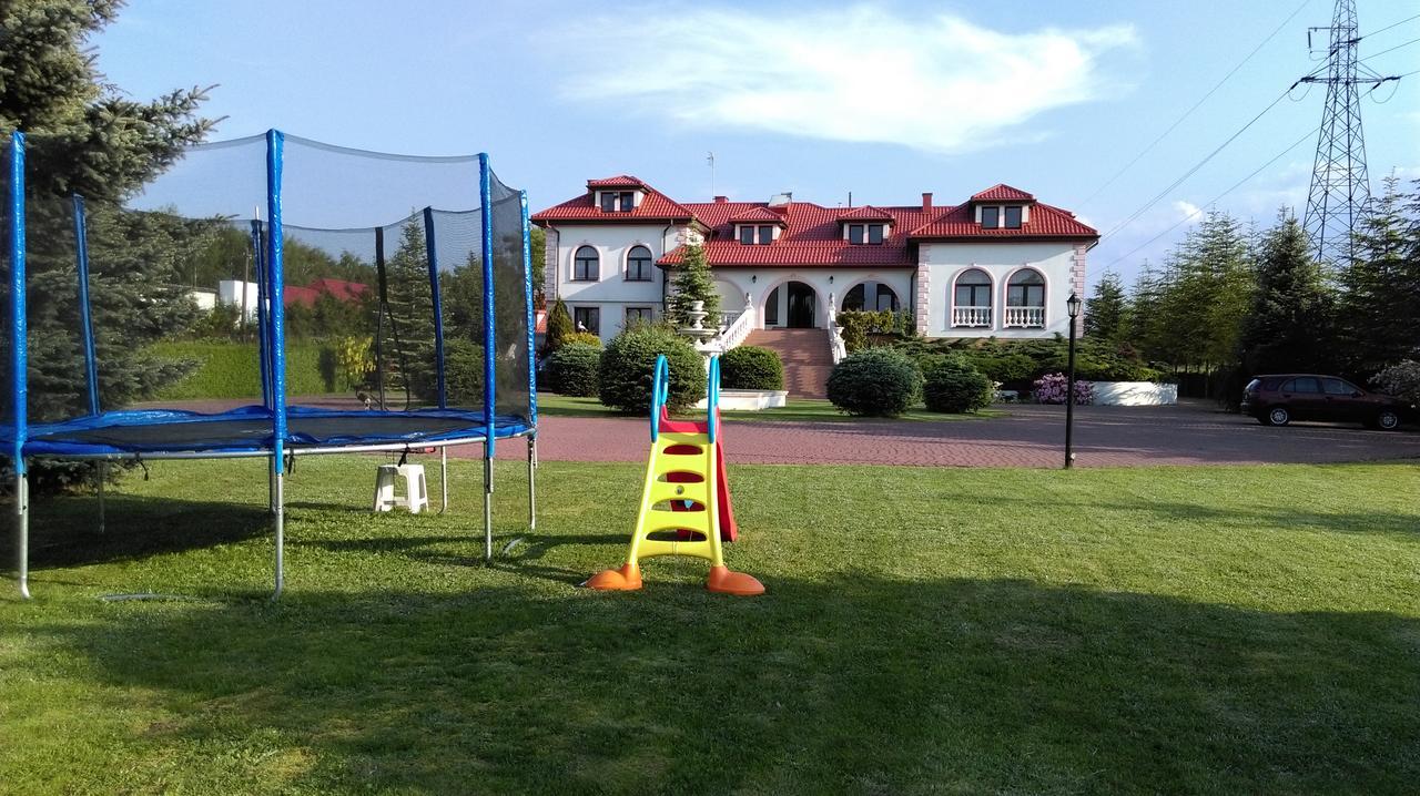 Pod Lwami Hotel Błonie Eksteriør billede