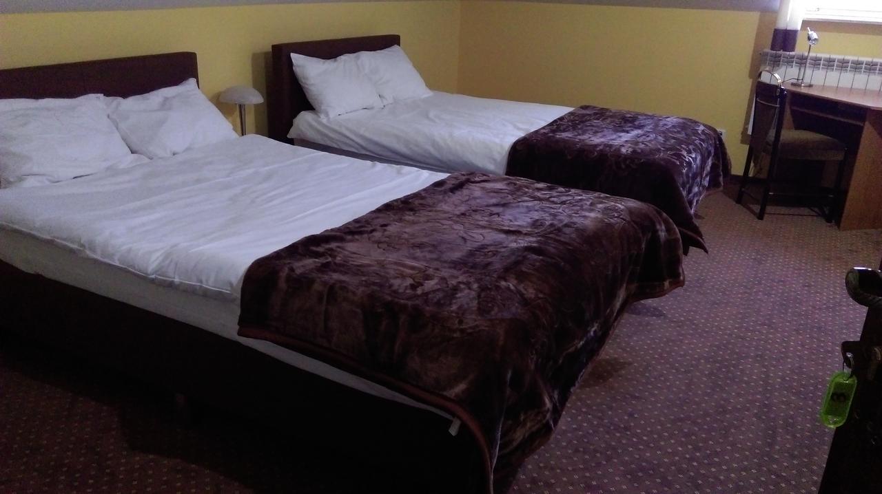 Pod Lwami Hotel Błonie Eksteriør billede